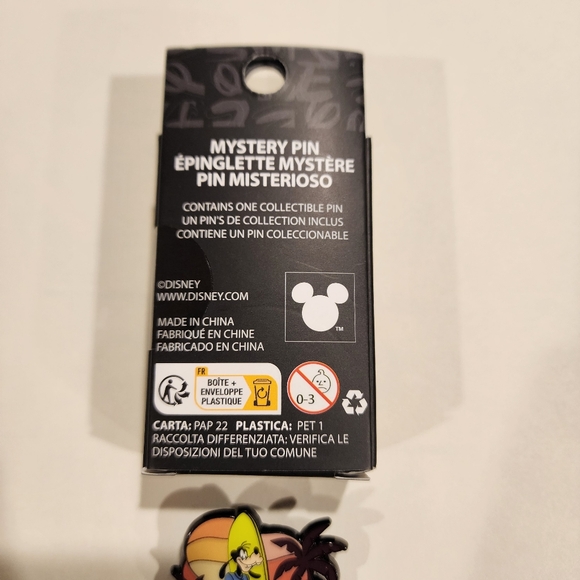 Loungefly Disney Mickey Mouse & Friends Goofy Sunset Beach Blind Box Pin Opened - Picture 10 of 11